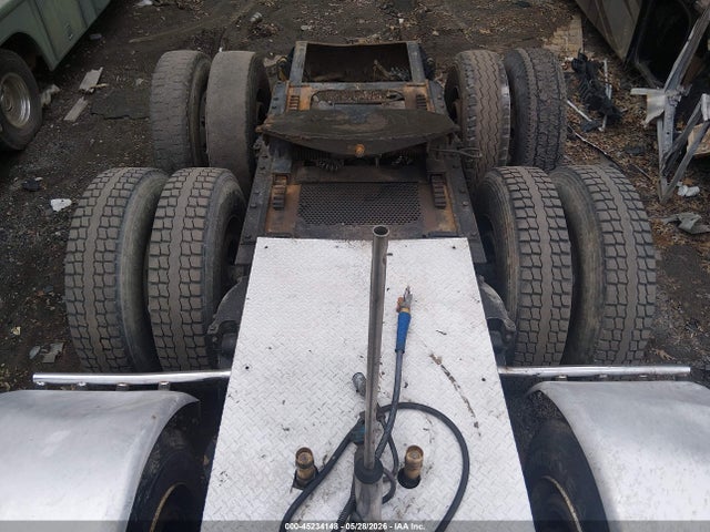 Продаж на аукціоні авто 2005 Kenworth Construction W900, vin: 1XKWDB9X05J052972, номер лоту: 45234148