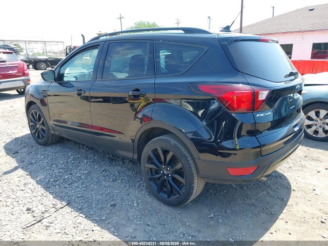 Продажа на аукционе авто 2019 Ford Escape Se, vin: 1FMCU9GD3KUA64300, номер лота: 45234331