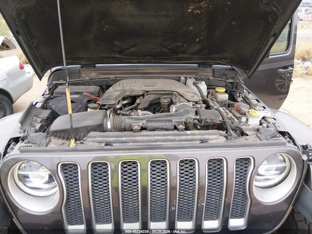 1C4HJXEG6JW165094 Jeep Wrangler Unlimited Sahara 4x4