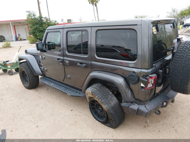 1C4HJXEG6JW165094 Jeep Wrangler Unlimited Sahara 4x4