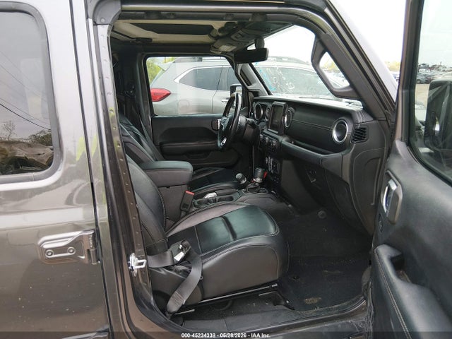 1C4HJXEG6JW165094 Jeep Wrangler Unlimited Sahara 4x4