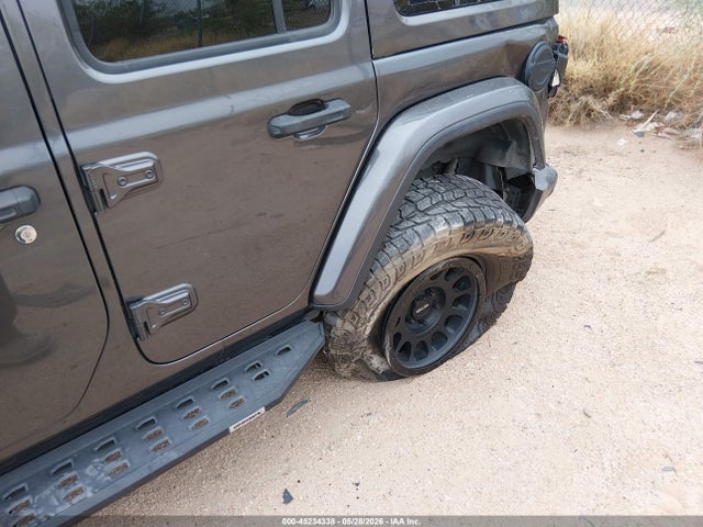1C4HJXEG6JW165094 Jeep Wrangler Unlimited Sahara 4x4