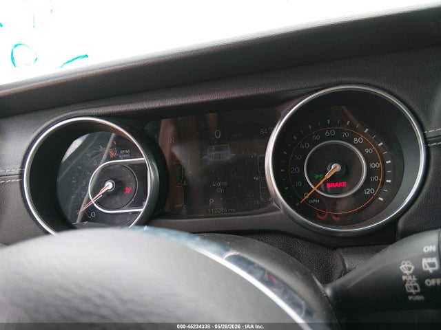 1C4HJXEG6JW165094 Jeep Wrangler Unlimited Sahara 4x4