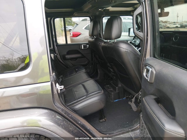1C4HJXEG6JW165094 Jeep Wrangler Unlimited Sahara 4x4
