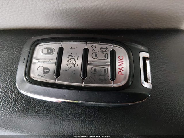 45234456 :رقم المزاد ، 2C4RC1DG4MR542919 vin ، 2021 Chrysler Voyager Lxi مزاد بيع