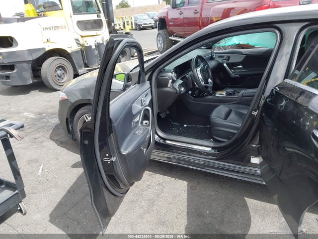 WDD3G4EB4KW034166 Mercedes-Benz A 220