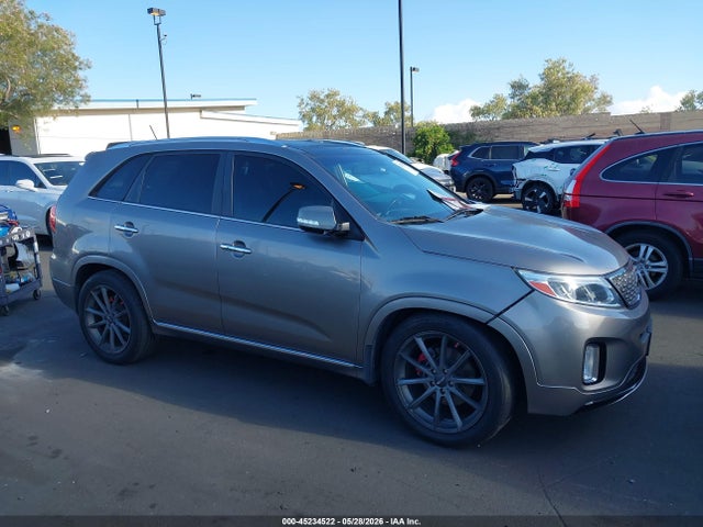 45234522 :رقم المزاد ، 5XYKW4A71FG637668 vin ، 2015 Kia Sorento Limited V6 مزاد بيع