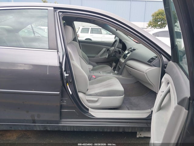 2011 Toyota Camry Le მანქანა იყიდება აუქციონზე, vin: JTNBF3EKXB3010986, აუქციონის ნომერი: 45234542