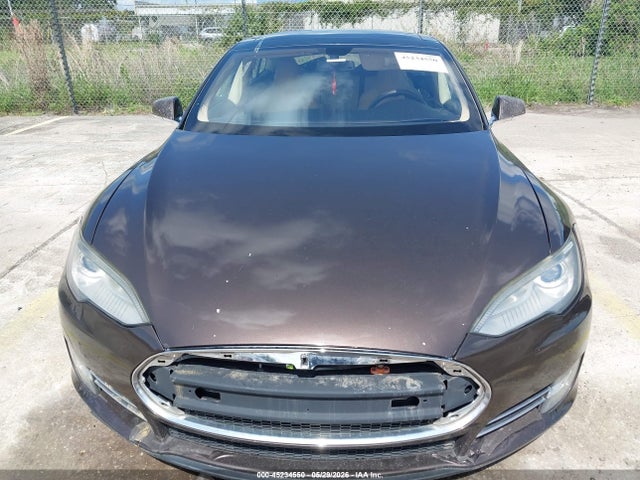 45234550 :رقم المزاد ، 5YJSA1DN6DFP11498 vin ، 2013 Tesla Model S مزاد بيع
