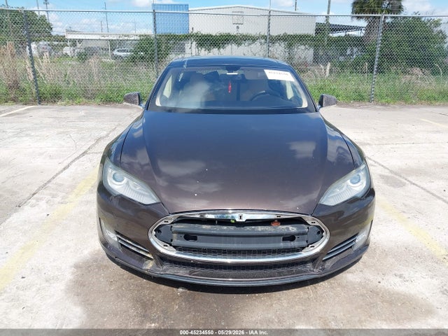 45234550 :رقم المزاد ، 5YJSA1DN6DFP11498 vin ، 2013 Tesla Model S مزاد بيع