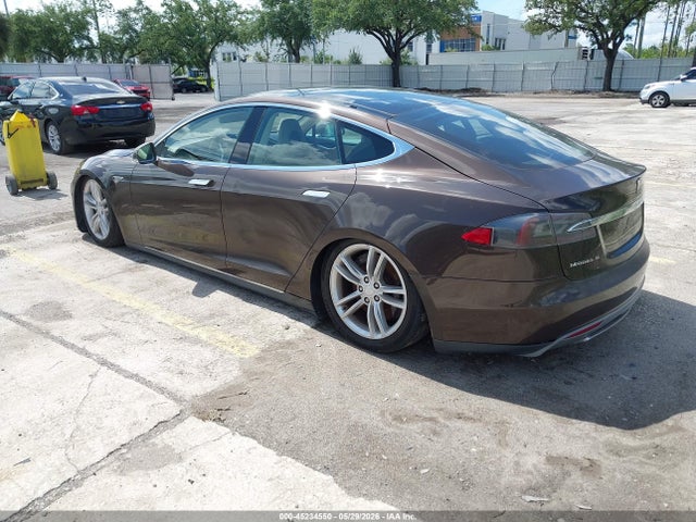 45234550 :رقم المزاد ، 5YJSA1DN6DFP11498 vin ، 2013 Tesla Model S مزاد بيع