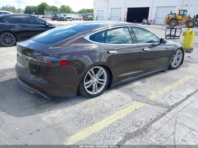 45234550 :رقم المزاد ، 5YJSA1DN6DFP11498 vin ، 2013 Tesla Model S مزاد بيع