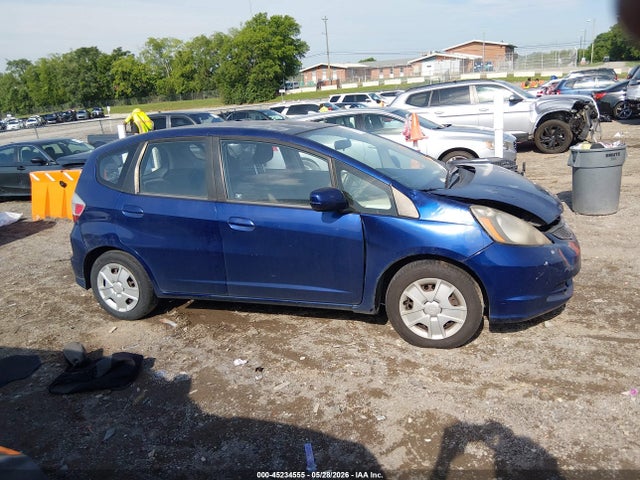 45234555 :رقم المزاد ، JHMGE8H30DC078262 vin ، 2013 Honda Fit مزاد بيع