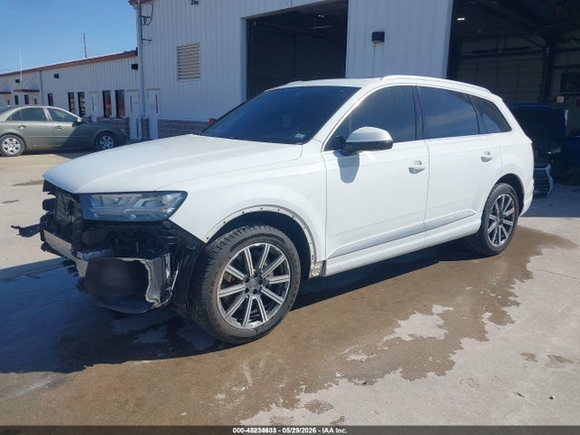 Audi Q7 3.0t Premium 2018 WA1LAAF77JD016110 Image 2