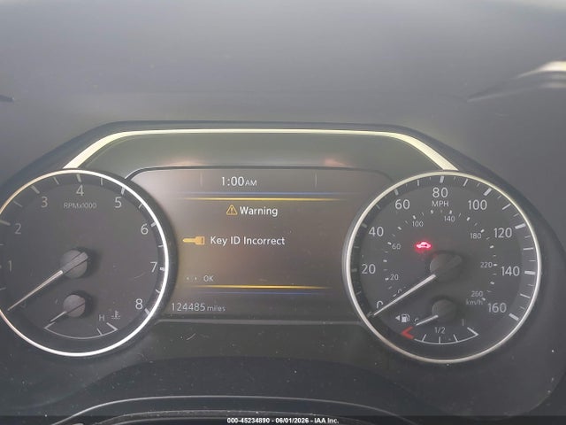 45234890 :رقم المزاد ، 1N4AA6AP6HC393843 vin ، 2017 Nissan Maxima 3.5 Sv مزاد بيع