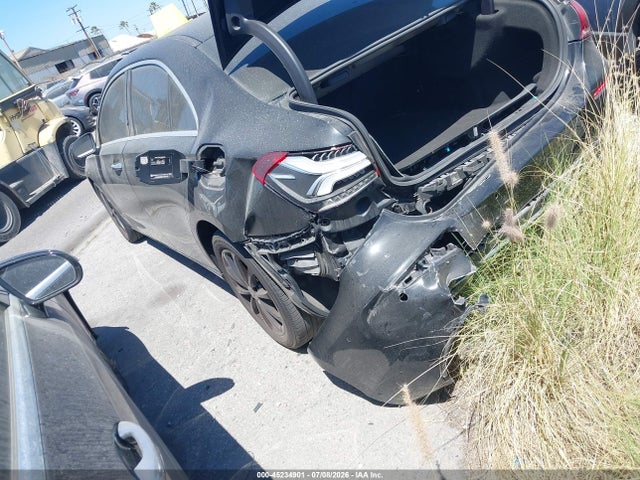 W1K3G4EB1LW044624 Mercedes-Benz A 220