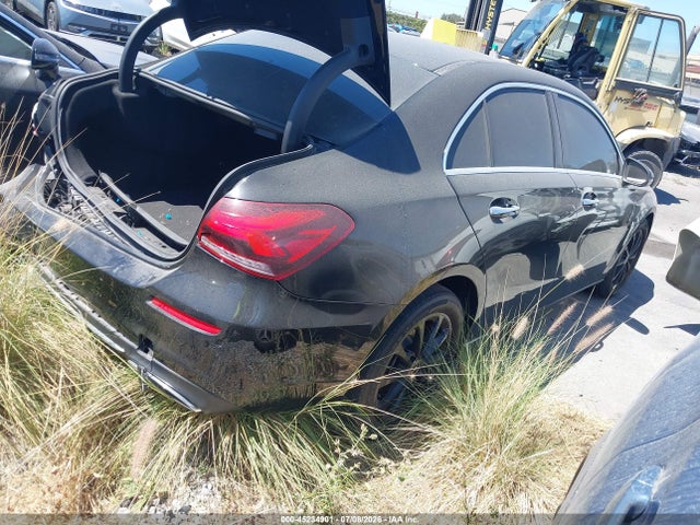 W1K3G4EB1LW044624 Mercedes-Benz A 220