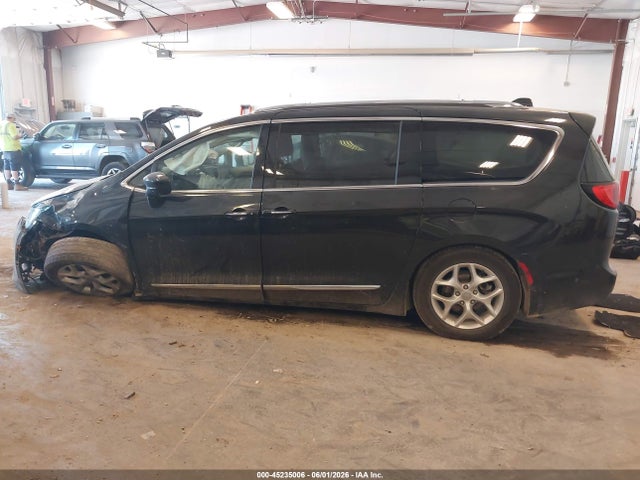 Продажа на аукционе авто 2018 Chrysler Pacifica Touring L, vin: 2C4RC1BG5JR166956, номер лота: 45235006