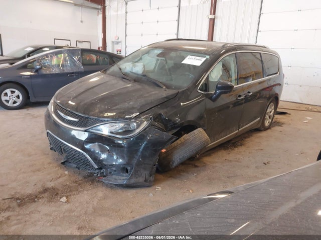 Продажа на аукционе авто 2018 Chrysler Pacifica Touring L, vin: 2C4RC1BG5JR166956, номер лота: 45235006
