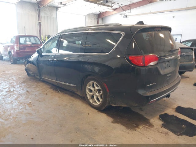 Продажа на аукционе авто 2018 Chrysler Pacifica Touring L, vin: 2C4RC1BG5JR166956, номер лота: 45235006