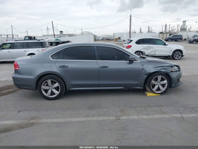 2013 Volkswagen Passat 2.5l Se მანქანა იყიდება აუქციონზე, vin: 1VWBP7A3XDC047673, აუქციონის ნომერი: 45235013