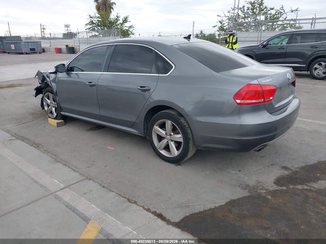 2013 Volkswagen Passat 2.5l Se მანქანა იყიდება აუქციონზე, vin: 1VWBP7A3XDC047673, აუქციონის ნომერი: 45235013