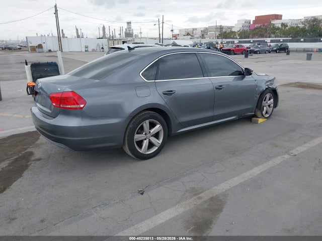 2013 Volkswagen Passat 2.5l Se მანქანა იყიდება აუქციონზე, vin: 1VWBP7A3XDC047673, აუქციონის ნომერი: 45235013