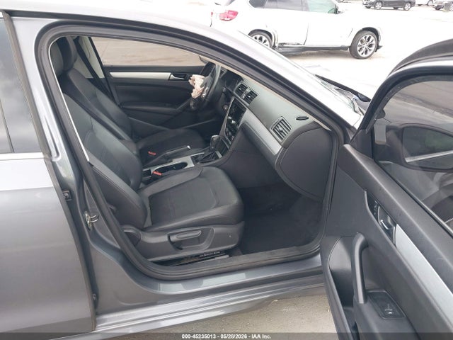 2013 Volkswagen Passat 2.5l Se მანქანა იყიდება აუქციონზე, vin: 1VWBP7A3XDC047673, აუქციონის ნომერი: 45235013