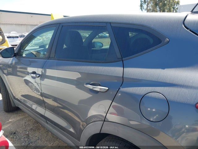 KM8J23A49HU396124 Hyundai TUCSON SE