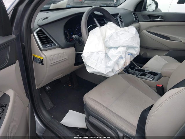 KM8J23A49HU396124 Hyundai TUCSON SE