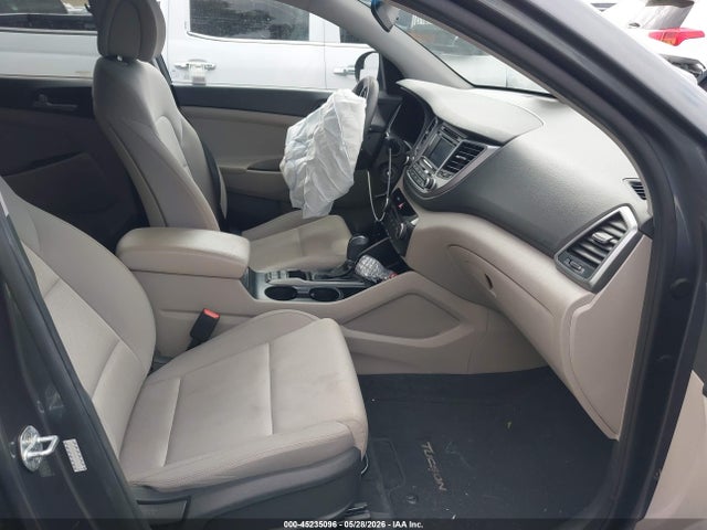 KM8J23A49HU396124 Hyundai TUCSON SE