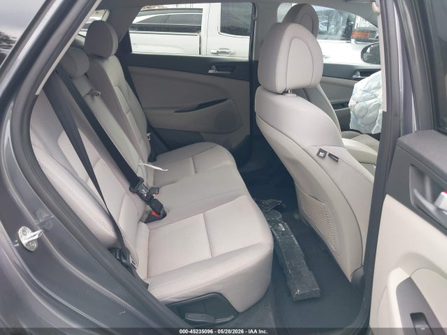 KM8J23A49HU396124 Hyundai TUCSON SE