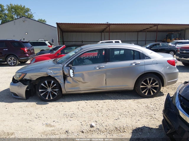 2014 Chrysler 200 Limited მანქანა იყიდება აუქციონზე, vin: 1C3CCBCG3EN183790, აუქციონის ნომერი: 45235191