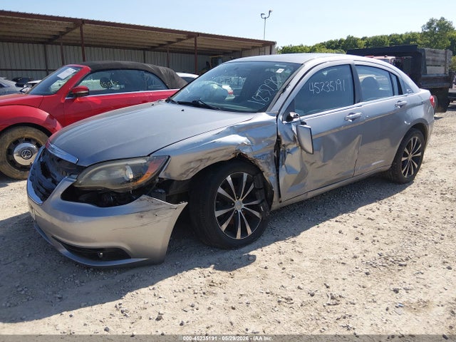 2014 Chrysler 200 Limited მანქანა იყიდება აუქციონზე, vin: 1C3CCBCG3EN183790, აუქციონის ნომერი: 45235191