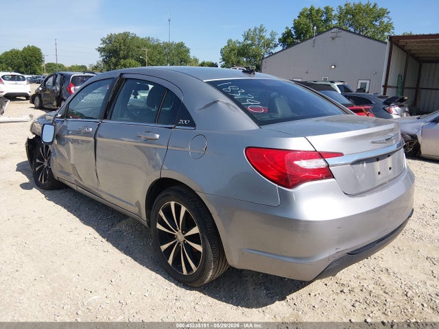 2014 Chrysler 200 Limited მანქანა იყიდება აუქციონზე, vin: 1C3CCBCG3EN183790, აუქციონის ნომერი: 45235191