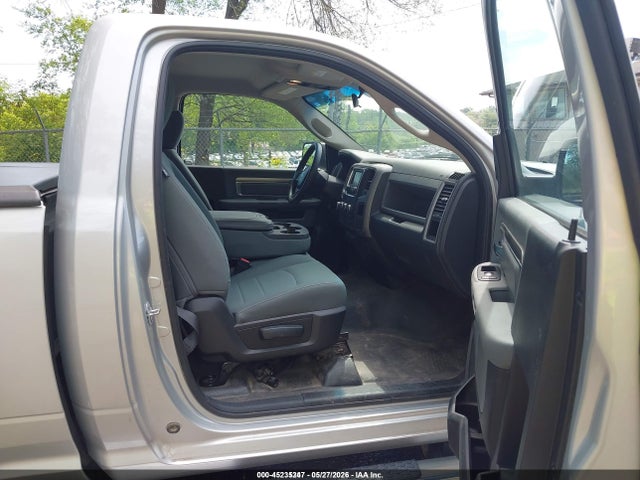 Продаж на аукціоні авто 2017 Ram 1500 Tradesman  4x4 6'4 Box, vin: 3C6JR7AG1HG585281, номер лоту: 45235247