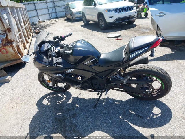 2017 Kawasaki Ex300 B მანქანა იყიდება აუქციონზე, vin: JKAEX8B16HDA37268, აუქციონის ნომერი: 45235326
