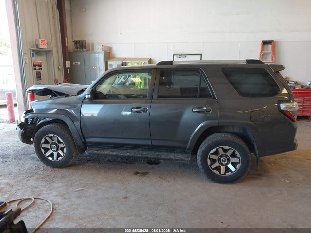 45235428 :رقم المزاد ، JTEBU5JR5H5454455 vin ، 2017 Toyota 4runner Sr5 مزاد بيع