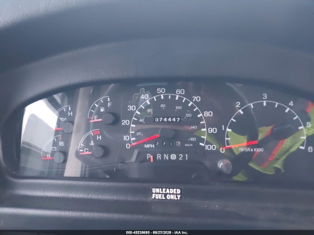 45235693 :رقم المزاد ، 1FCNF53S810A06449 vin ، 2001 Ford F550 Super Duty Stripped Chass مزاد بيع