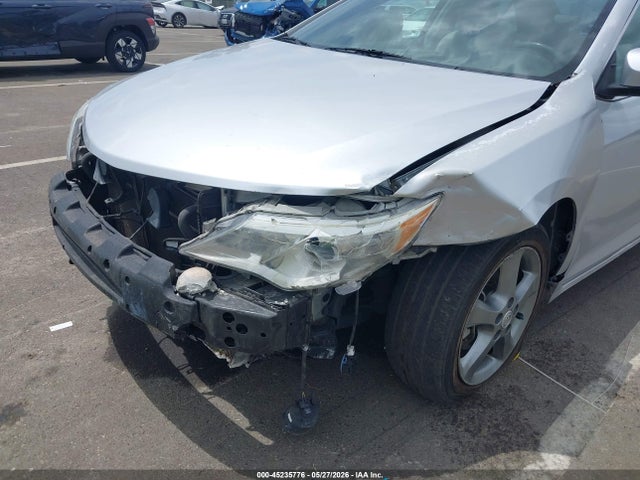 4T1BD1FKXEU120556 Toyota Camry Hybrid Xle
