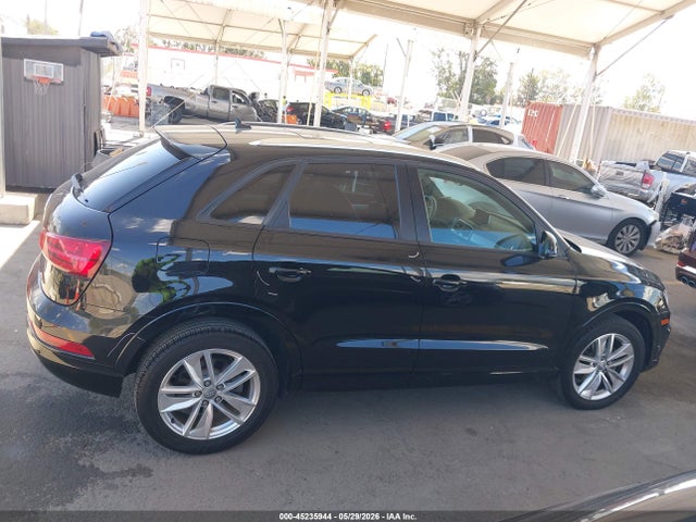 WA1BCCFS5HR009580 Audi Q3 2.0t Premium