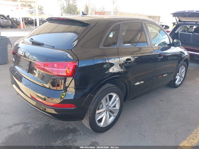 WA1BCCFS5HR009580 Audi Q3 2.0t Premium
