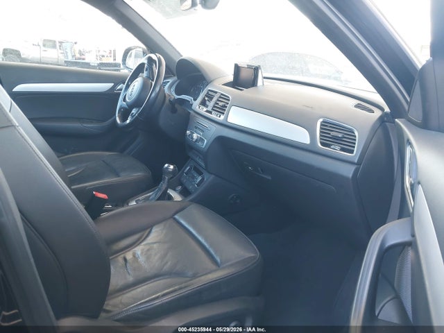 WA1BCCFS5HR009580 Audi Q3 2.0t Premium