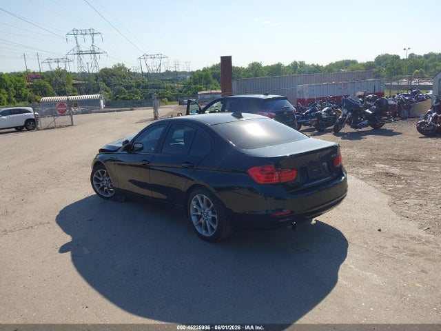 45235986 :رقم المزاد ، WBA3B1C58EK133179 vin ، 2014 Bmw 320i مزاد بيع