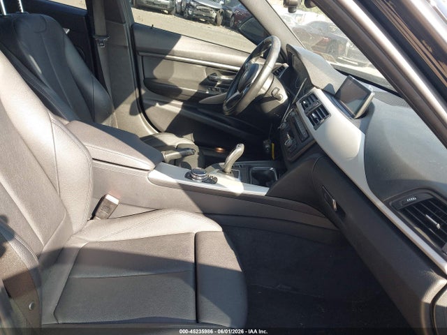 45235986 :رقم المزاد ، WBA3B1C58EK133179 vin ، 2014 Bmw 320i مزاد بيع