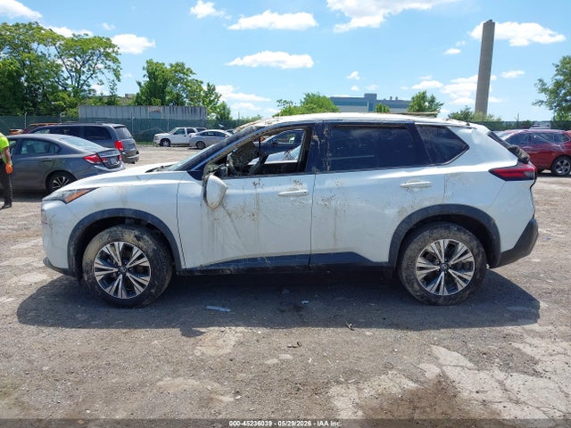 5N1AT3BA4MC710358 Nissan Rogue Sv Fwd