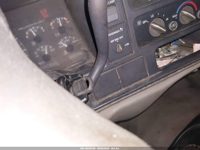 1997 Gmc Sierra 2500 Sl მანქანა იყიდება აუქციონზე, vin: 1GTFC24M6VZ548288, აუქციონის ნომერი: 45236109