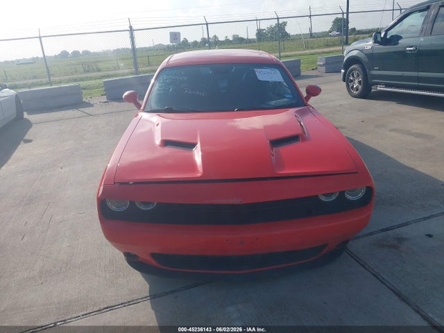 2C3CDZAG3JH334025 Dodge Challenger Sxt Plus