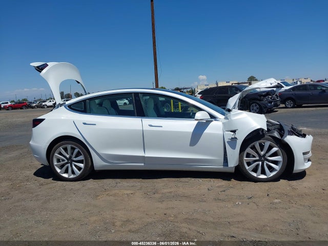 Tesla Model 3 Long Range/mid Range 2018 5YJ3E1EA5JF169701 Image 13
