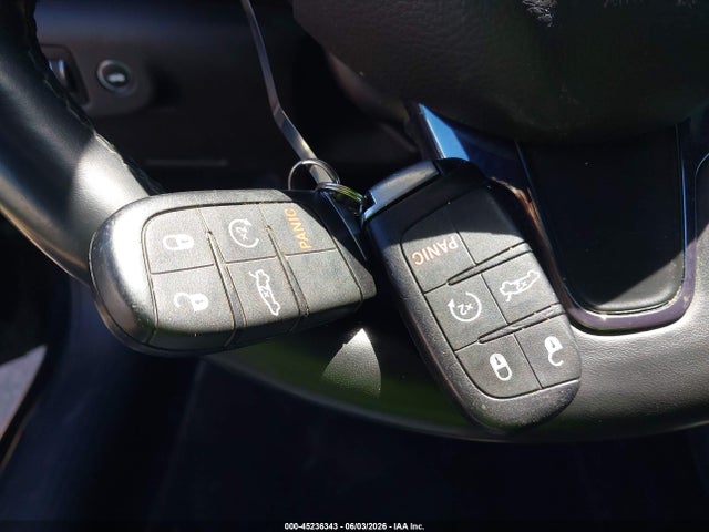 45236343 :رقم المزاد ، 1C3CCCBB2FN749709 vin ، 2015 Chrysler 200 S مزاد بيع